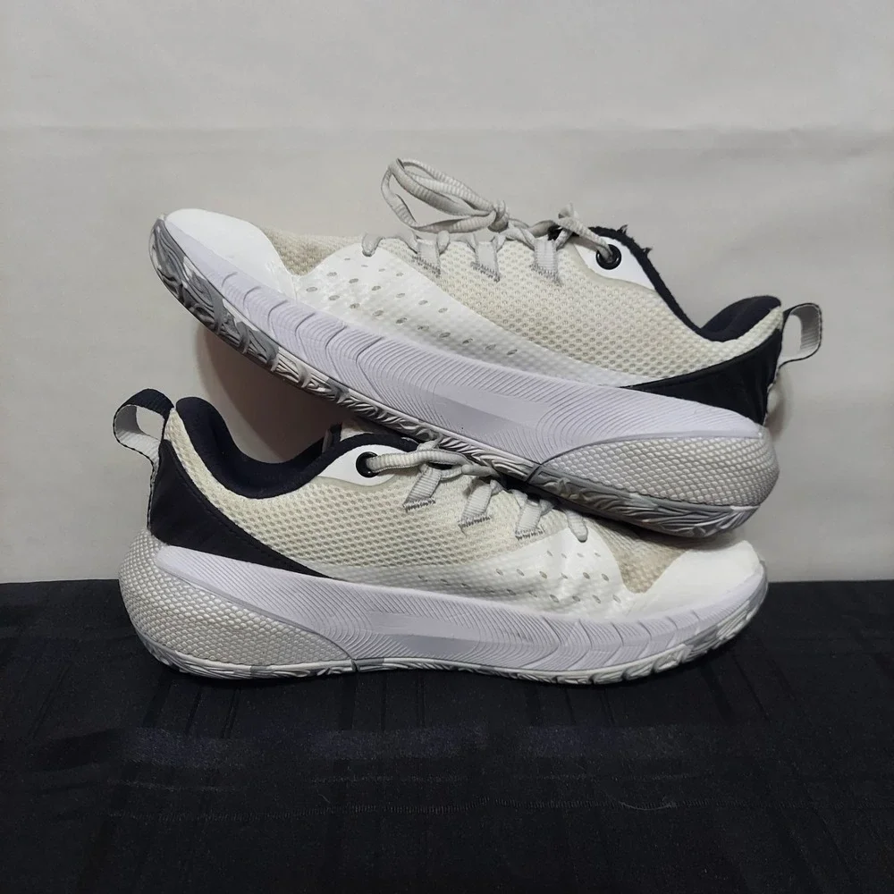 Under Armour HOVR Ascent Basketball White Sneaker‎ Shoes UA 3025680-001 Womens 9